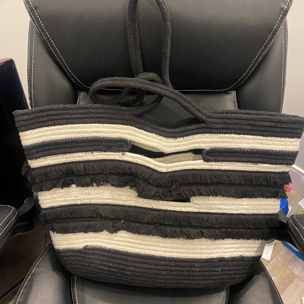 STELLA & DOT - Taj Tote Bag - Picture 7 of 8